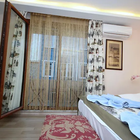 Economy hotel Mini House 2*