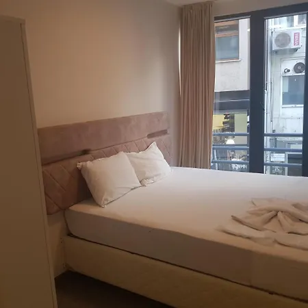 Center Apartment *