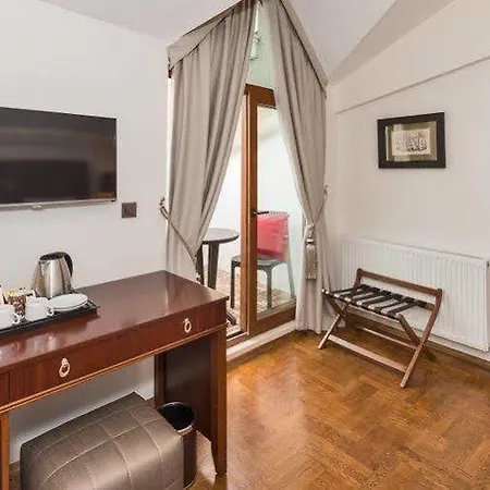 Hotel Four Doors 3*