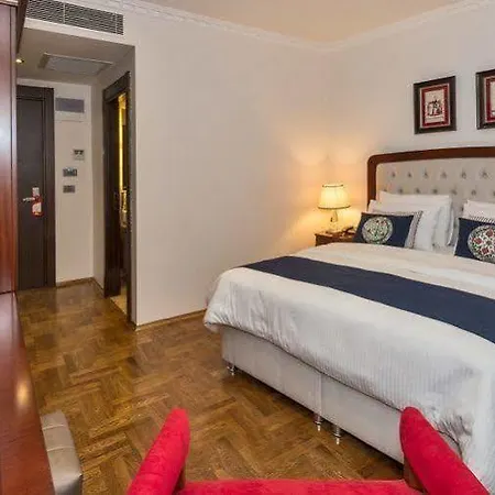 Hotel Four Doors