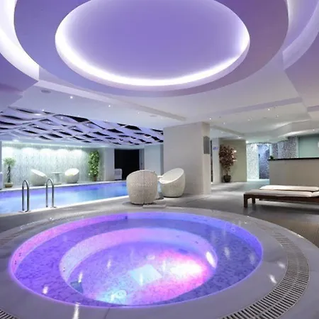 Otel Queen & 4*