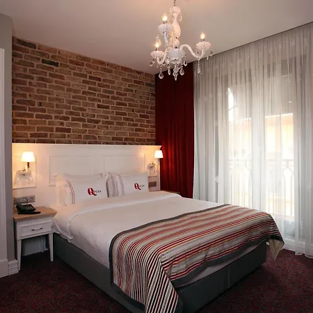 Q Pera Hotel 3*