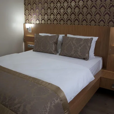 Central Hotel 2*