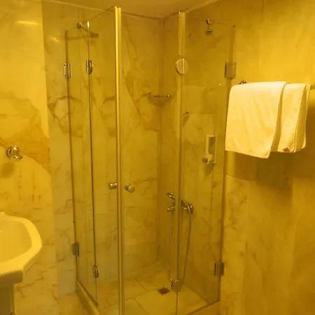 Apricot Hotel 3*