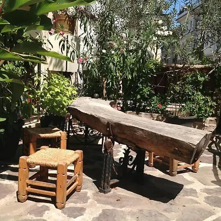 Apricot Hotel