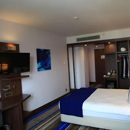 Liv City Hotel