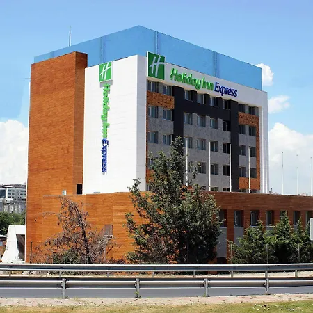Liv City Hotel