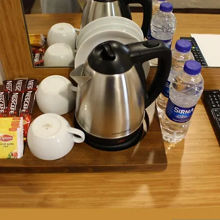 Realist Hotel 3*