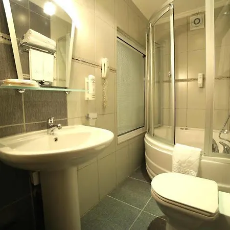 Hotel Tria Elegance