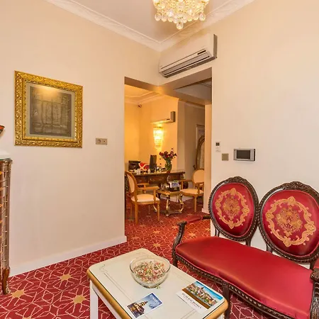 By Murat Crown Taksim 3*