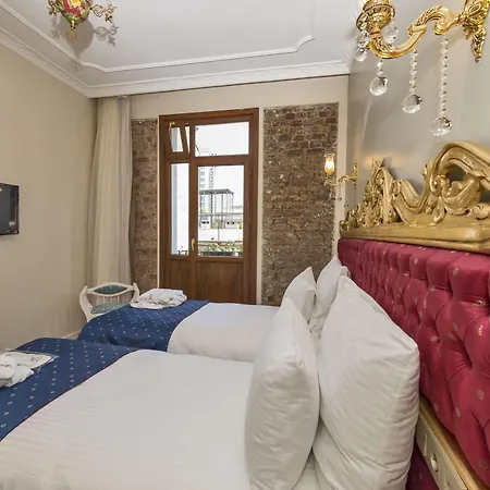 By Murat Crown Taksim 3*