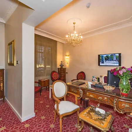 By Murat Crown Taksim Hotel