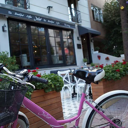 Juliet & Kitchen Hotel