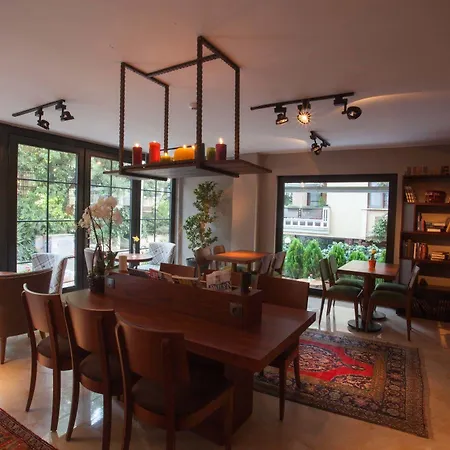 Juliet & Kitchen 2*