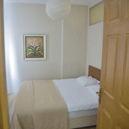 Aparthotel Airport 3*