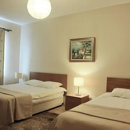Aparthotel Airport 3*