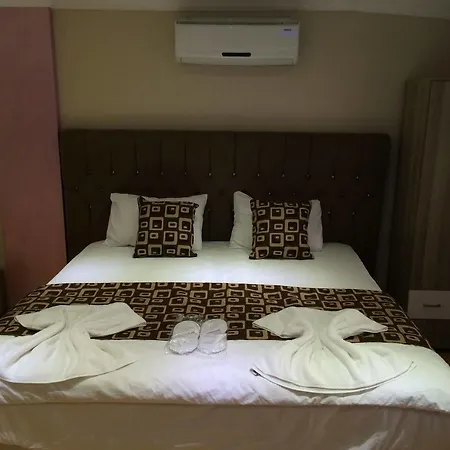 Aparthotel Black Bird 2*
