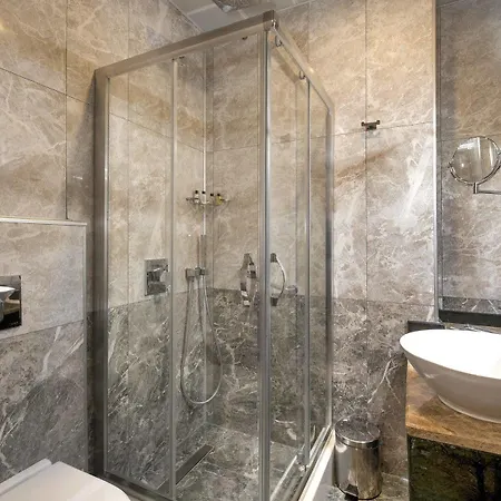 Hotel Perapolis 3*