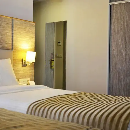 Hotel Orya 2*
