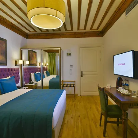 Hotel Life (adults Only)
