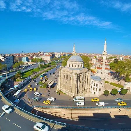 فندق كورنر لاليلي