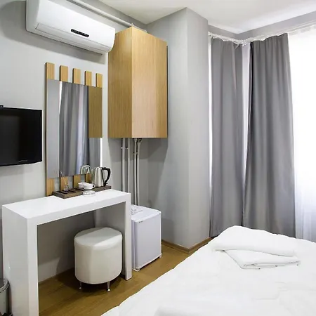 La Pazza Hotel