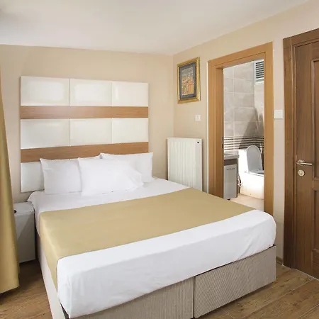 La Pazza Hotel