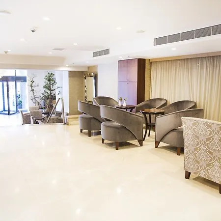 Grand Aras & 4*