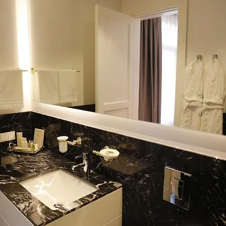 La Scala Palace Hotel *