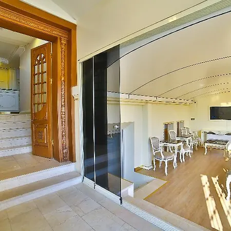 Hotel Nayla Palace