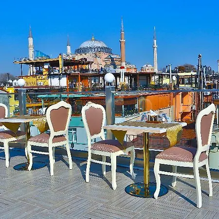 Nayla Palace Hotel 2*