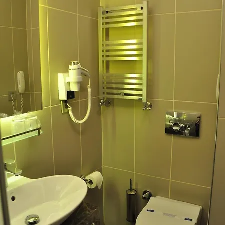 Centrum Hotel 2*