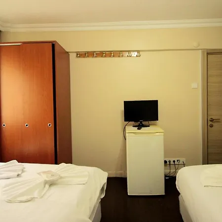 Metro Hotel 2*
