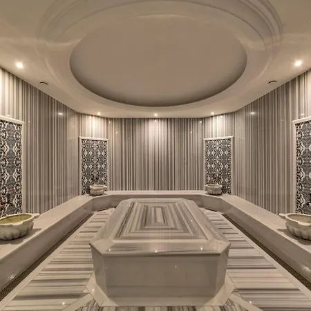Land Park Hotel 4*