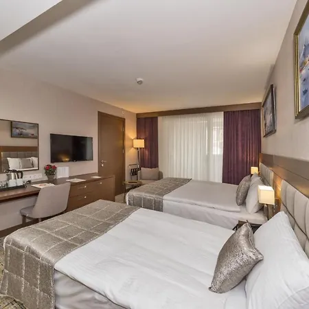 Land Park Hotel 4*
