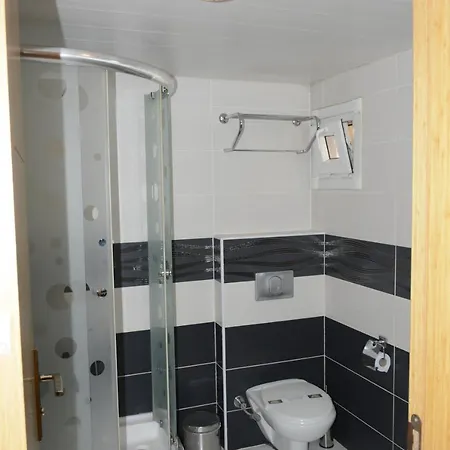 Hermanos Hotel 3*