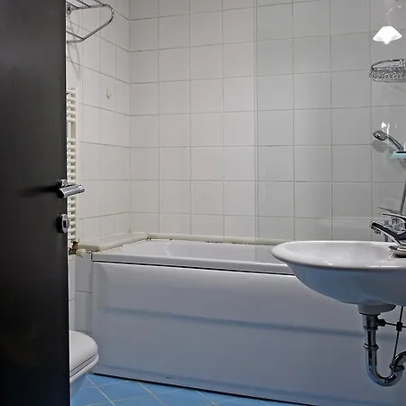 Aparthotel The Y 2*