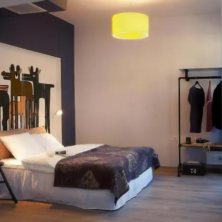 Hotel Rumours 2*