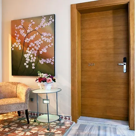 Bright Hotel 3*