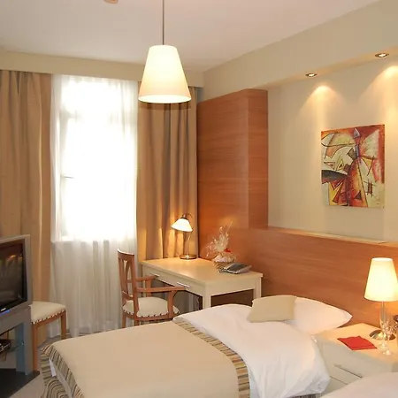 Istiklal Hotel 3*