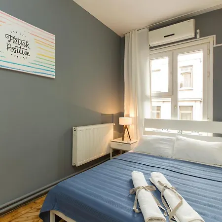 Siraselviler Caddesi Apartment