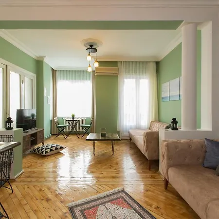 Siraselviler Caddesi Apartment