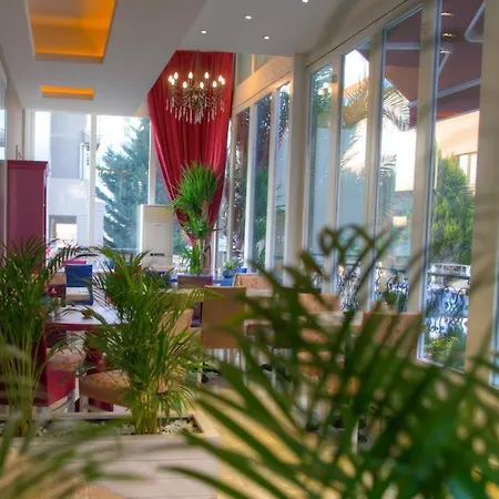 Elegance Hotel 4*