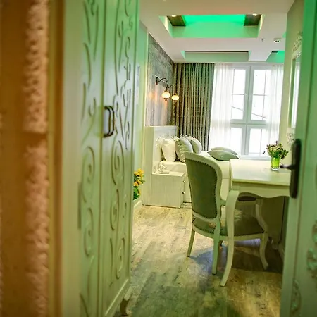 Elegance Hotel