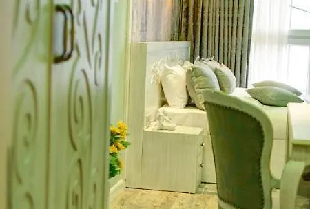 Elegance Hotel