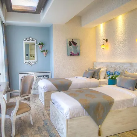 Elegance Hotel 4*