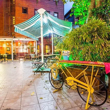 Rose Garden Hotel