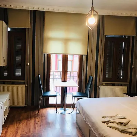 Full House Boutique Aparthotel