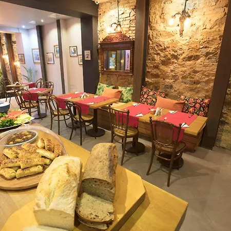 Aparthotel No11 & 4*