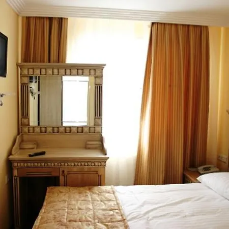 Istanbul Holiday Hotel 3*